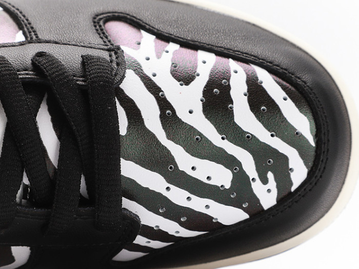 Quartersnacks x Nike SB Dunk Low “Zebra” 