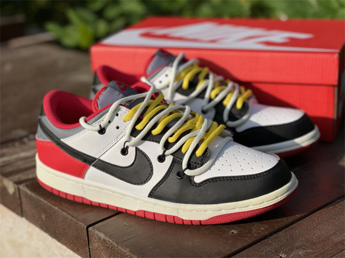 NIKE DUNK LOW