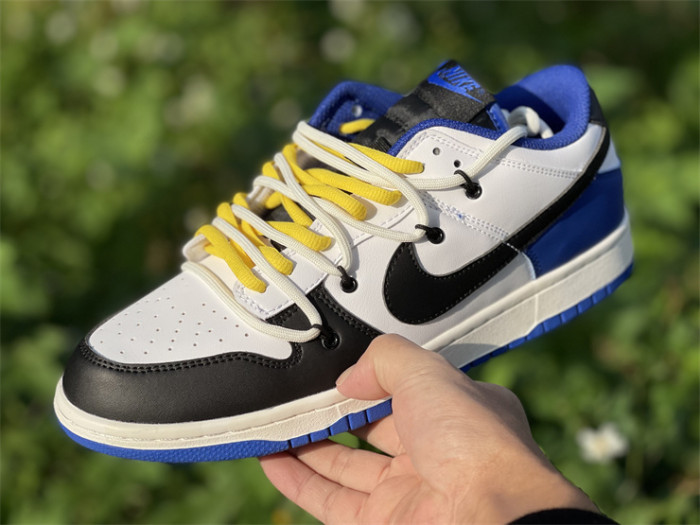 NIKE DUNK LOW