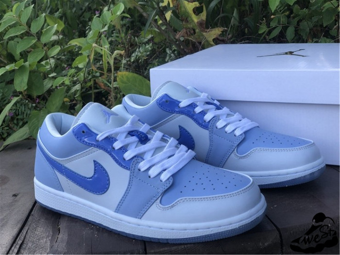 Air Jordan 1 Low SE Mighty Swooshers