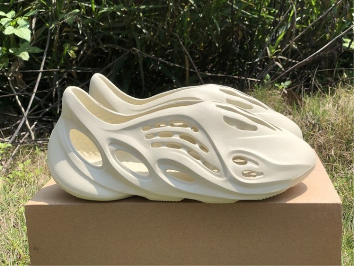 Adidas YEEZY Foam Runner  Ararat