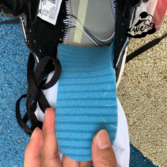 Jordan 1 Retro High Satin Black Toe