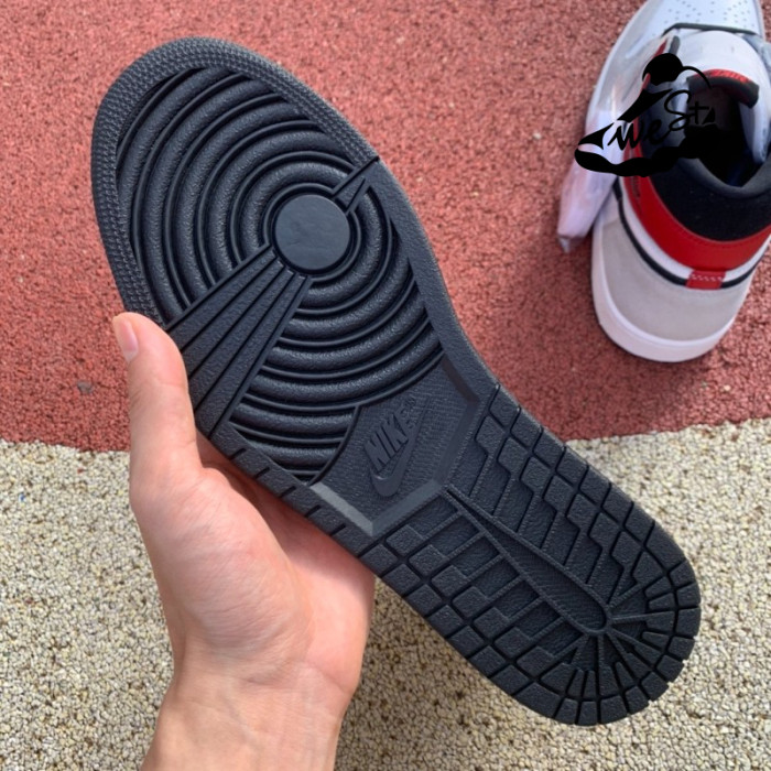 Jordan 1 Retro High Light Smoke Grey