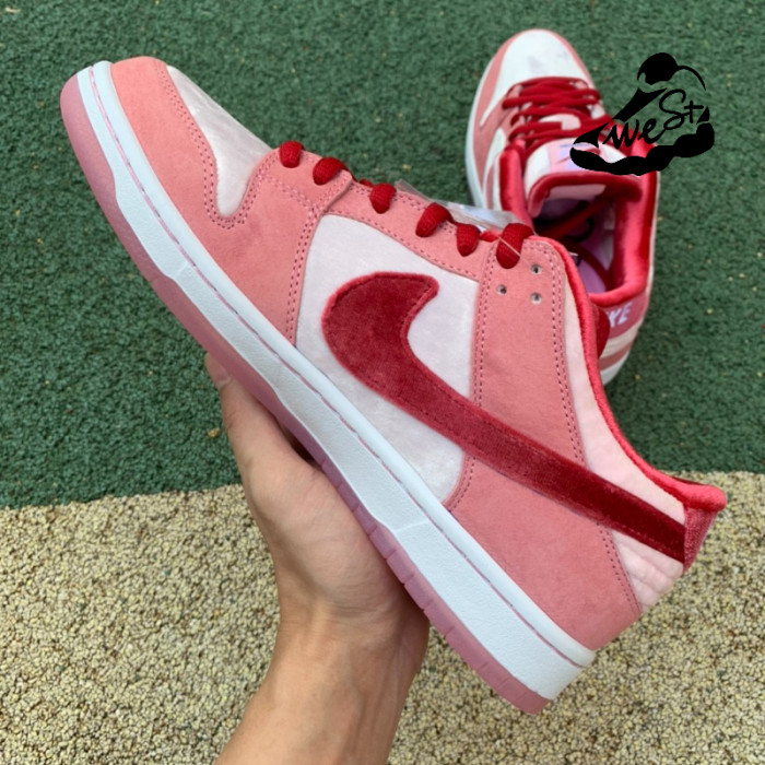 NIKE SB DUNK LOW STRANGELOVE SKATEBOARDS