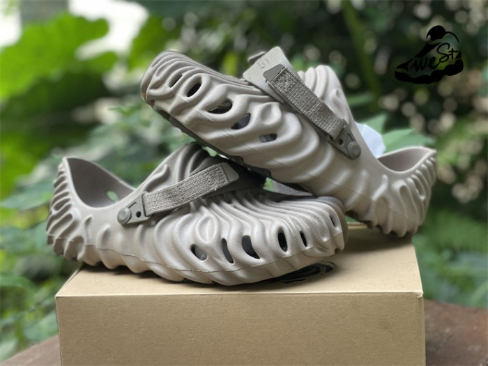Salehe Bembury × Crocs Pollex Clog