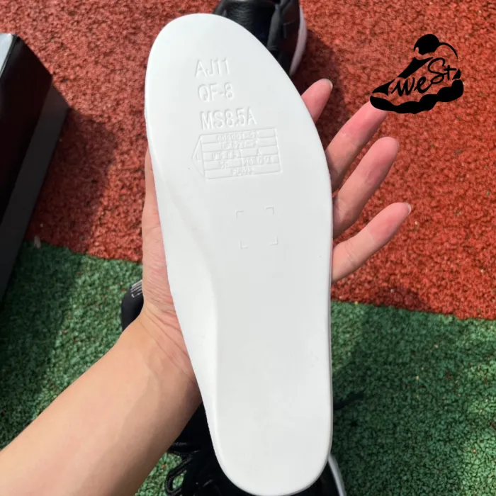Air Jordan 11 Low “72-10”
