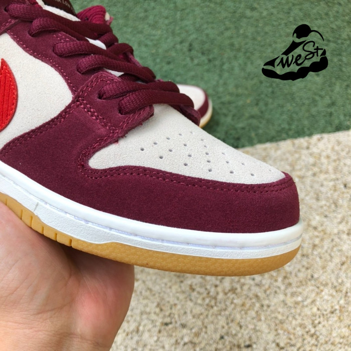 Skate Like a Girl x NIKE SB DUNK LOW