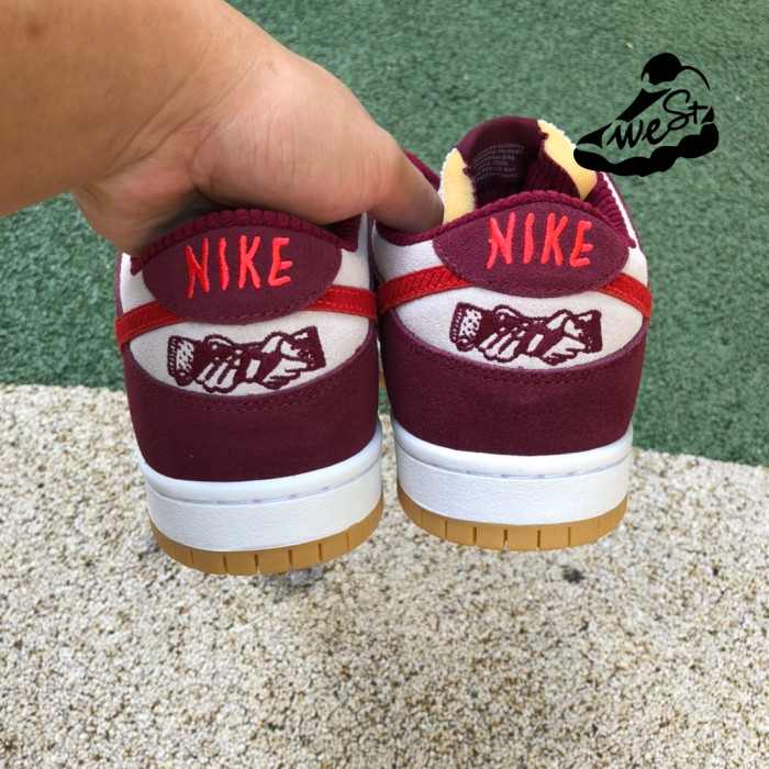 Skate Like a Girl x NIKE SB DUNK LOW