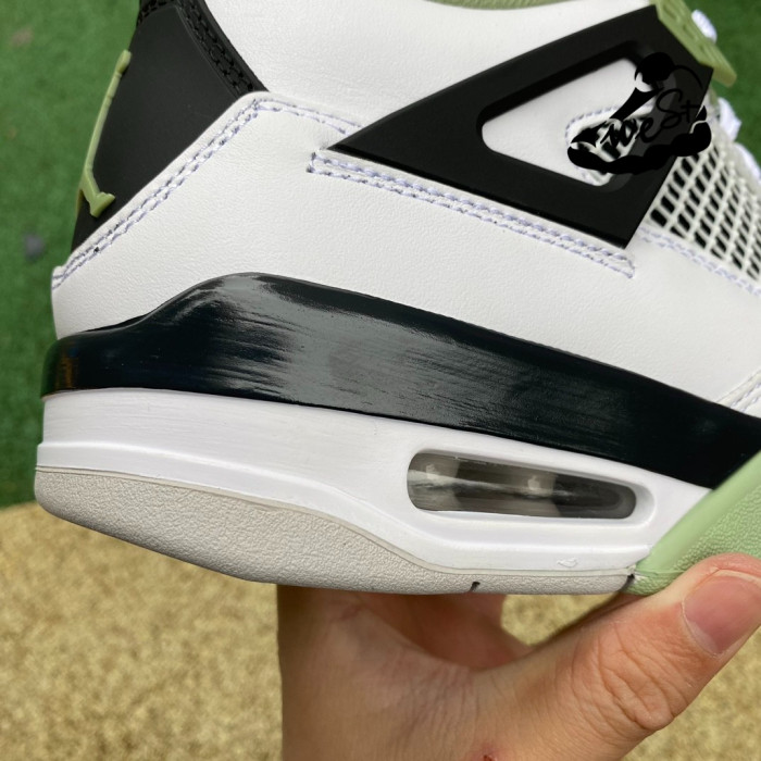 Jordan 4 WMNS “Seafoam”