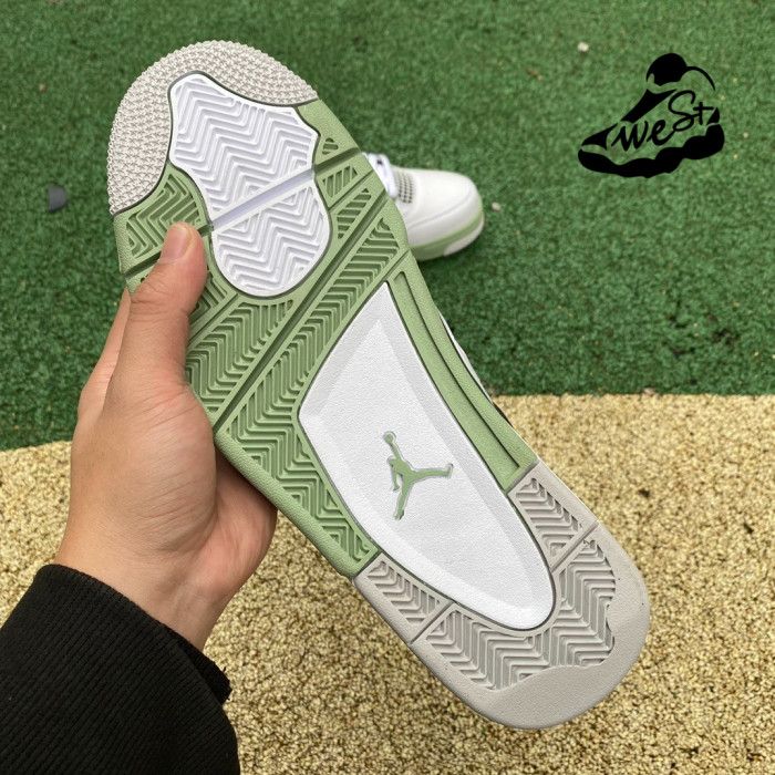 Jordan 4 WMNS “Seafoam”