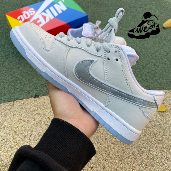 Nike SB Dunk Low White Lobster (Friends and Family)