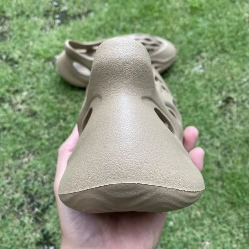 adidas Yeezy Foam RNR Clay Taupe GV6842
