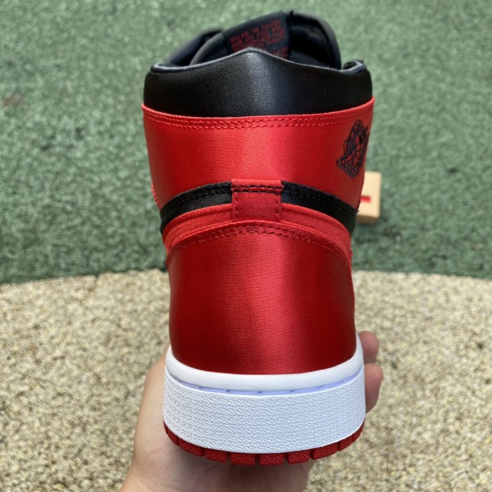 Jordan 1 Retro High OG Satin Bred