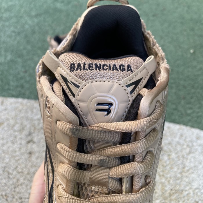 Balenciaga Runner Grafhti