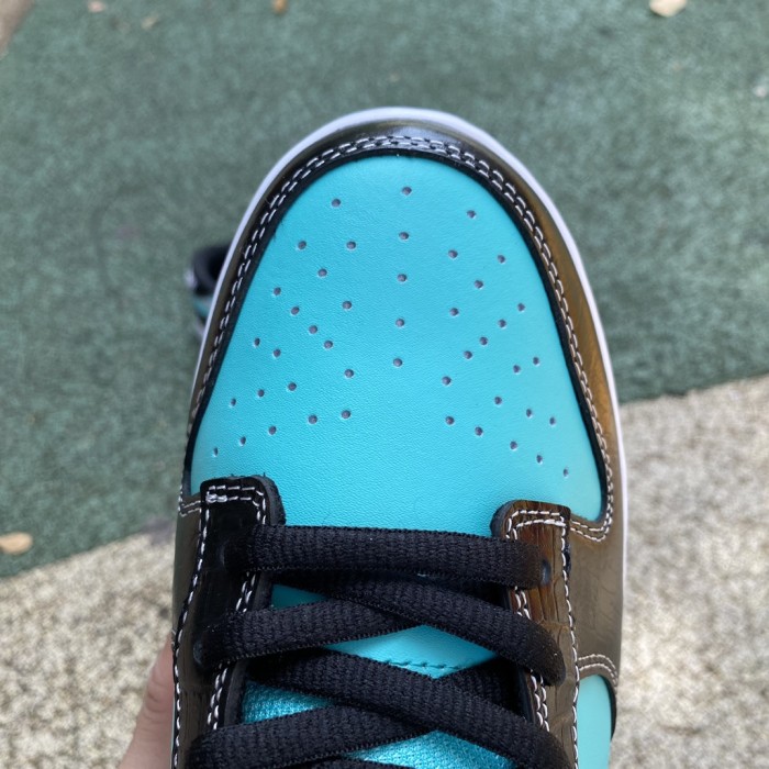 Nike SB Dunk Low Diamond Supply Co.