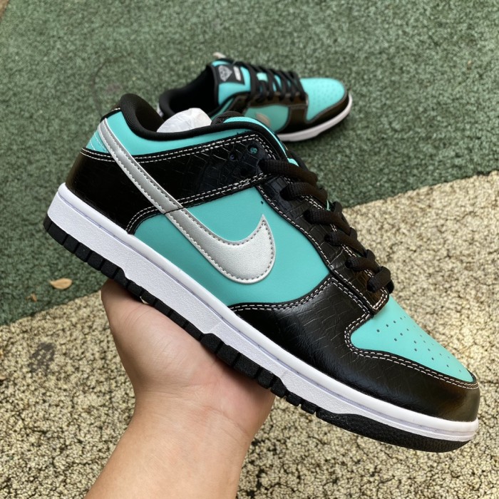 Nike SB Dunk Low Diamond Supply Co.