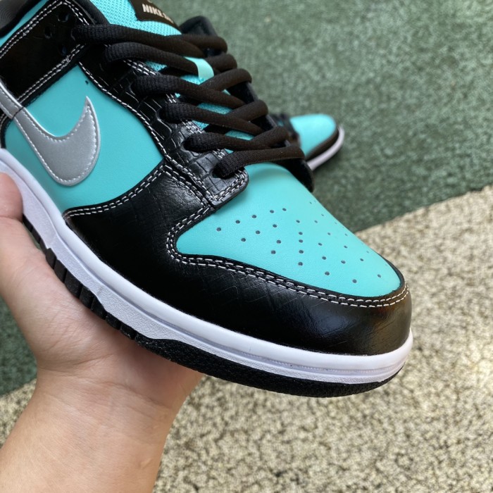 Nike SB Dunk Low Diamond Supply Co.