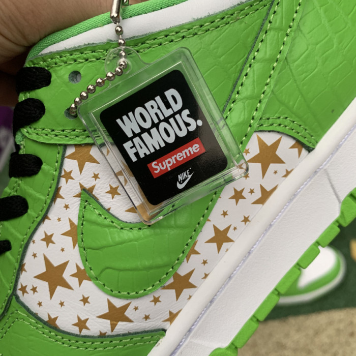 NIKE SB DUNK LOW SUPREME STARS MEAN GREEN (2021)