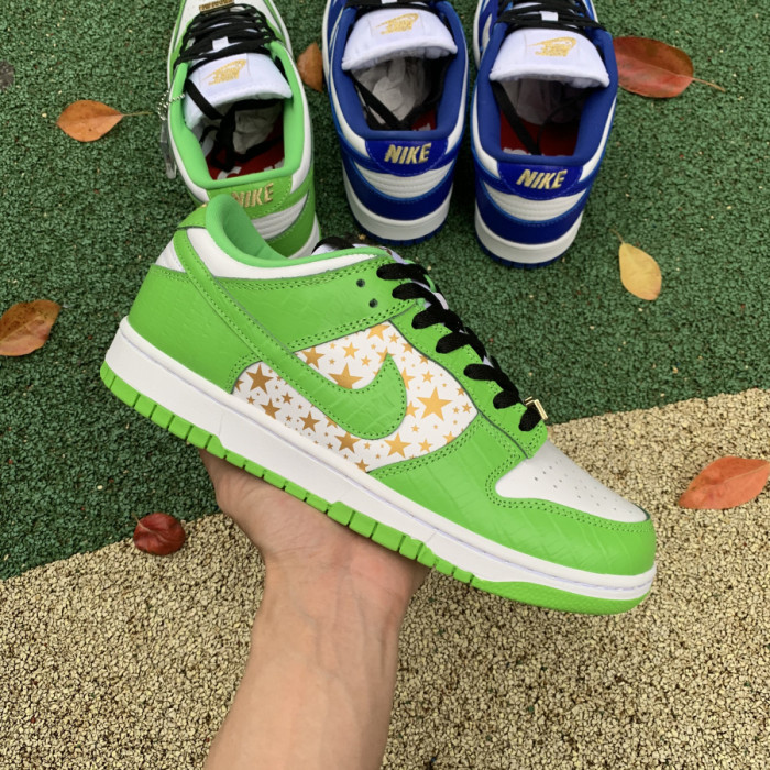 NIKE SB DUNK LOW SUPREME STARS MEAN GREEN (2021)