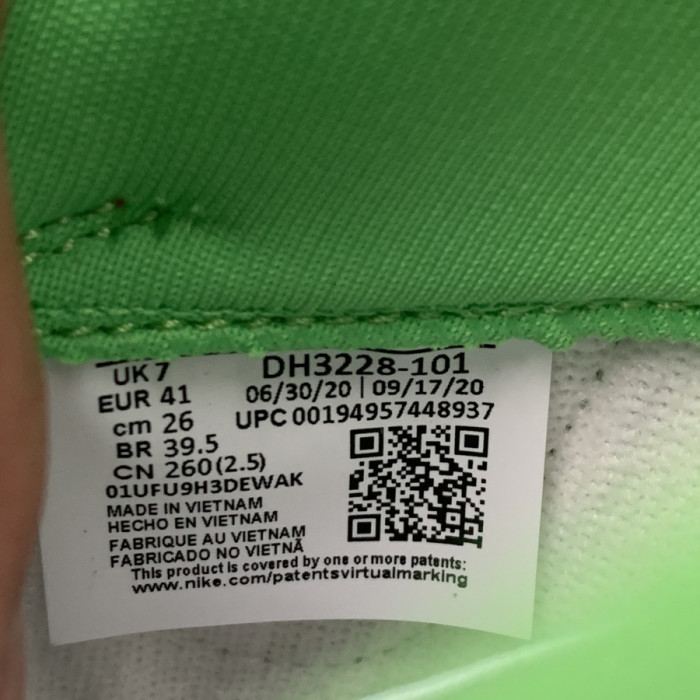 NIKE SB DUNK LOW SUPREME STARS MEAN GREEN (2021)