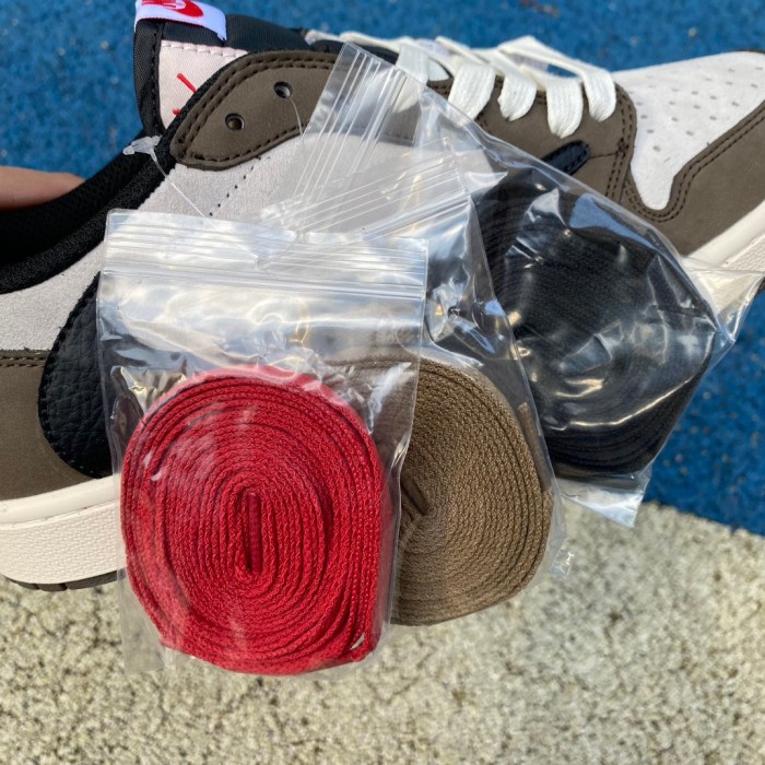 Jordan 1 Retro Low Travis Scott