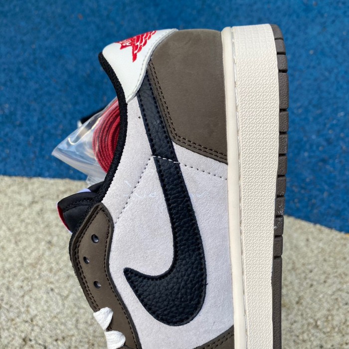 Jordan 1 Retro Low Travis Scott