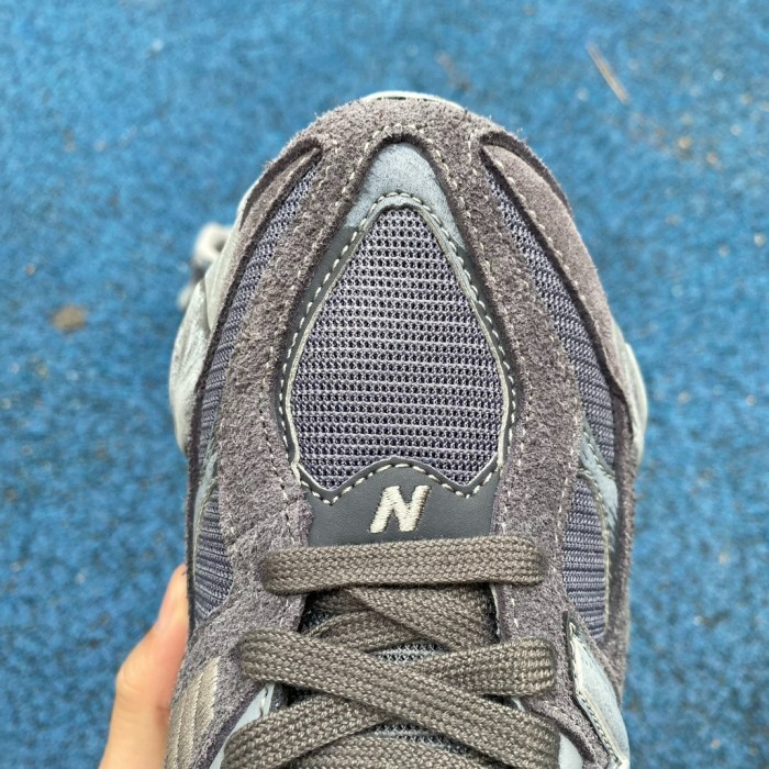 New Balance 9060 Magnet