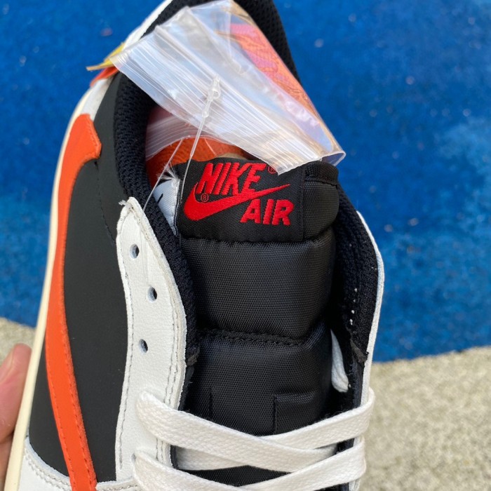 Tracis Scott x Air Jordan 1 Low