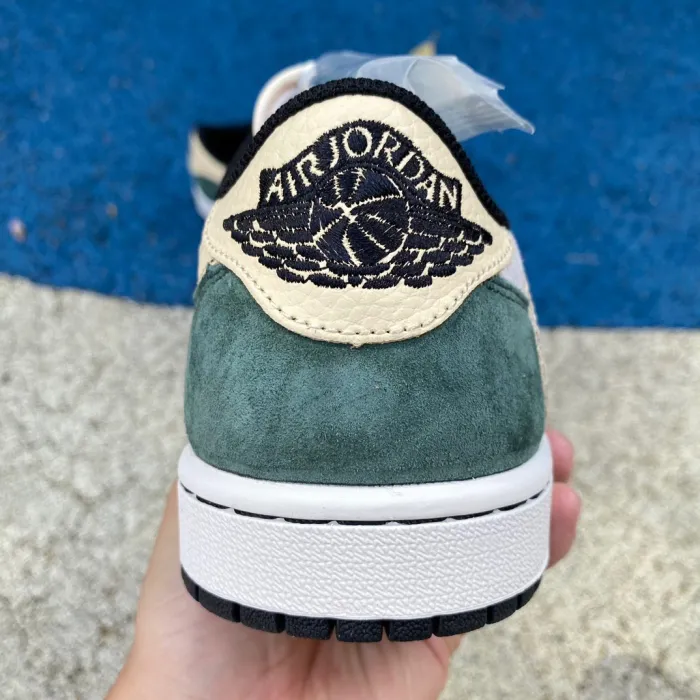Tracis Scott x Air Jordan 1 Low
