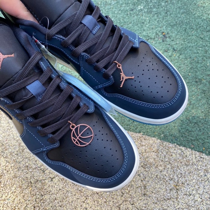 Air Jordan 1 Low SE Black Dark Obsidian Snakeskin