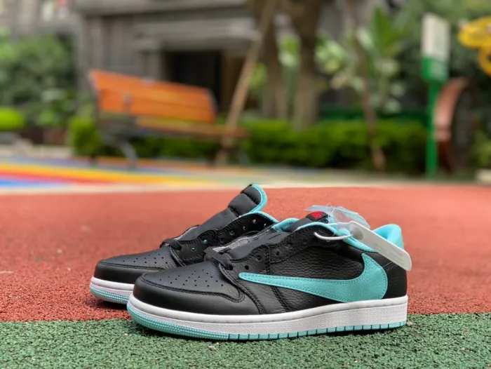 Tracis Scott x Air Jordan 1 Low