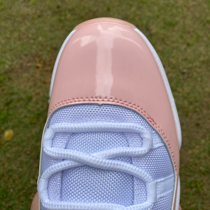 Air Jordan 11 Low Legend Pink