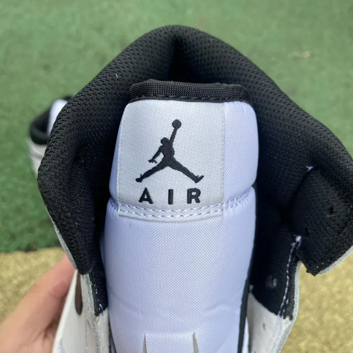 Air Jordan 1 Mid Reverse Panda
