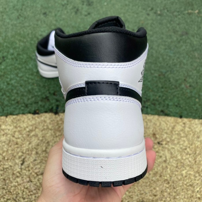 Air Jordan 1 Mid Reverse Panda