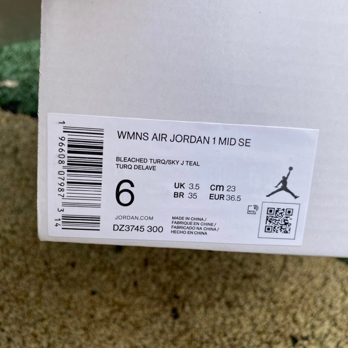 Air Jordan 1 Mid Chenille Bleached Turquoise