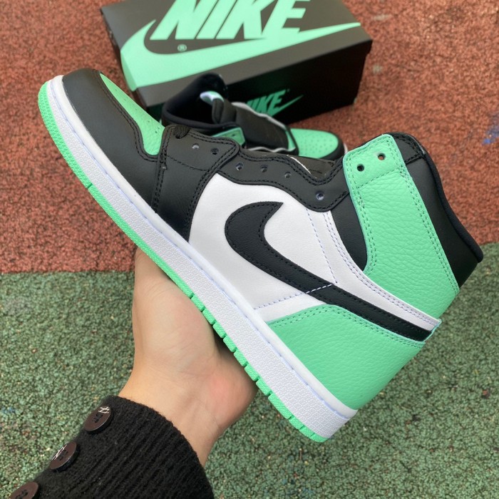 Air Jordan 1 High OG “Green Glow”