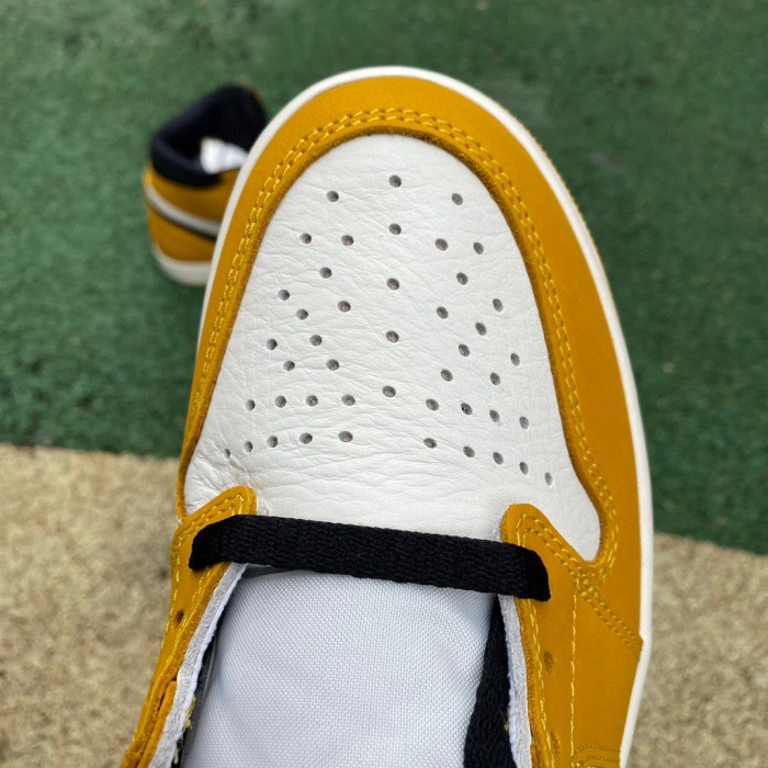 Air Jordan 1 Retro High OG Yellow Ochre