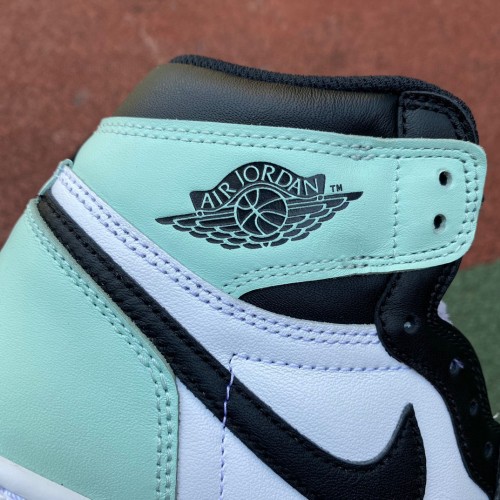 Air Jordan 1 Retro High Igloo