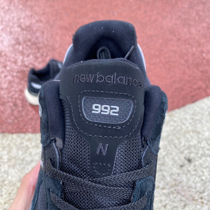 New Balance 992 Black Grey