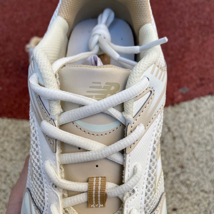 New Balance 530 Beige Angora