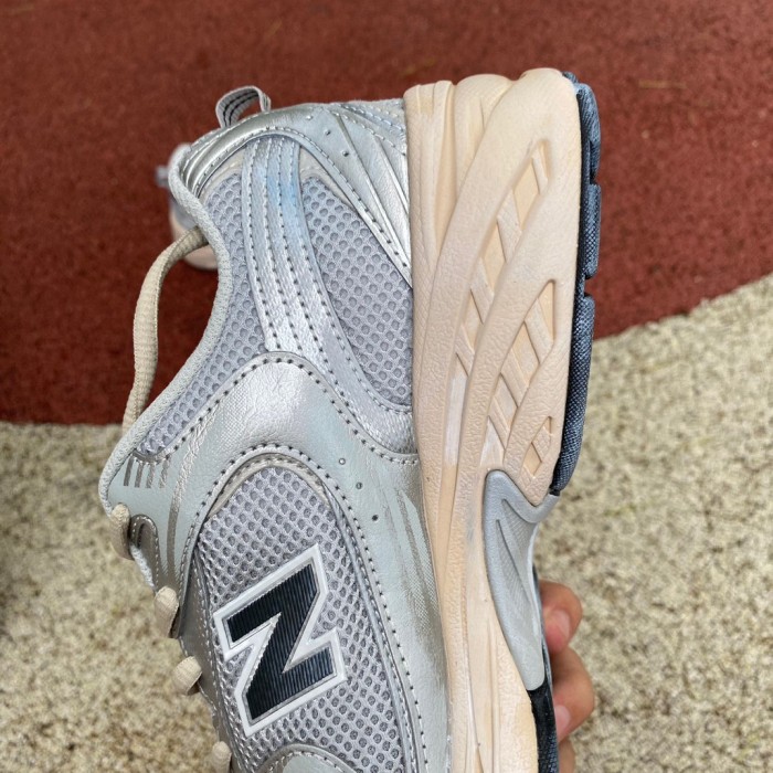 New Balance 530 Vintage Silver Metallic Moonbeam