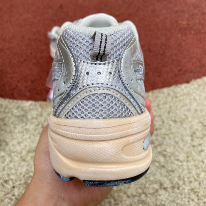New Balance 530 Vintage Silver Metallic Moonbeam