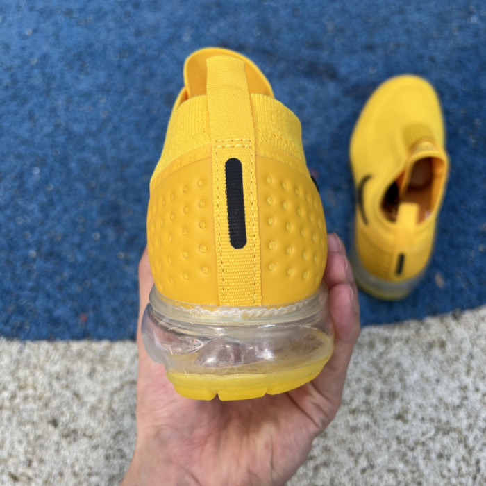 Air VaporMax Moc 2 University Gold