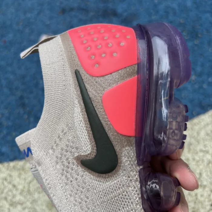 Air VaporMax Moc 2 Moon Particle