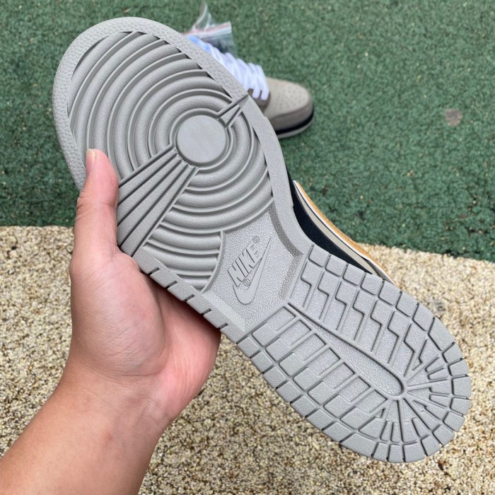 Nike SB Dunk Low shoes