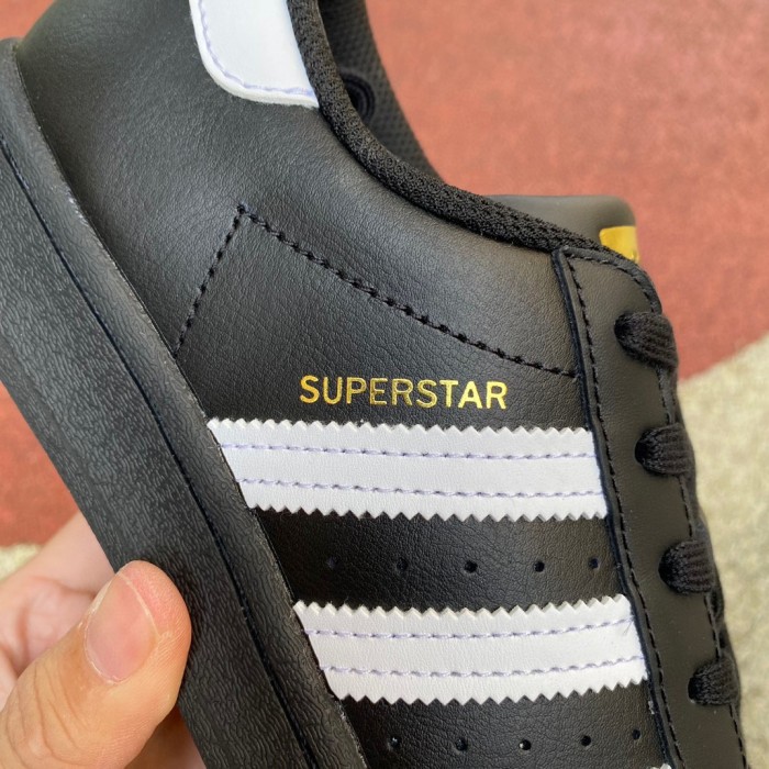 Adidas Superstar Core Black Cloud White Gold