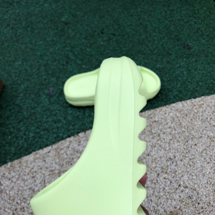 adidas Yeezy Slide Bone HQ6447