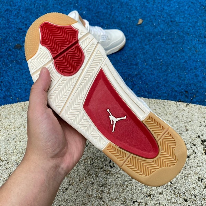 Air Jordan 4 Retro Levi's White (Levi's Tag)