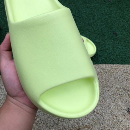 adidas Yeezy Slide Bone HQ6447