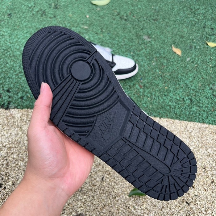 Air Jordan 1 Low OG Mocha